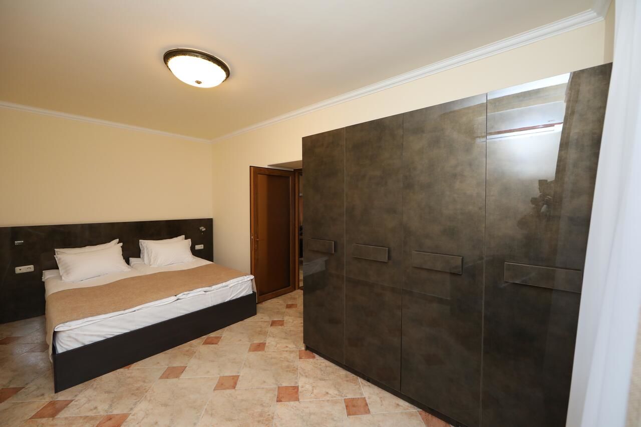 Отель Skyline Hotel Yerevan Ереван-25