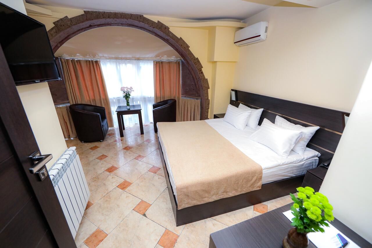 Отель Skyline Hotel Yerevan Ереван