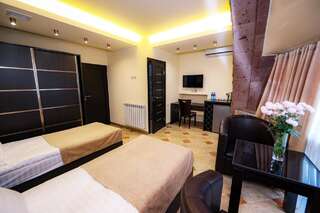 Отель Skyline Hotel Yerevan Ереван Стандартный двухместный номер с 2 отдельными кроватями-4