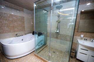 Отель Skyline Hotel Yerevan Ереван Семейный люкс-7