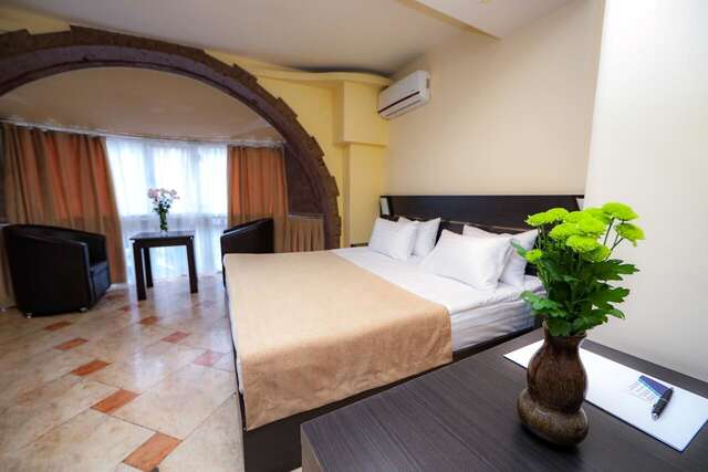 Отель Skyline Hotel Yerevan Ереван-12