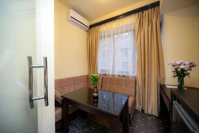 Отель Skyline Hotel Yerevan Ереван-19