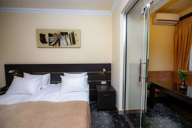 Отель Skyline Hotel Yerevan Ереван-21
