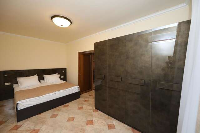 Отель Skyline Hotel Yerevan Ереван-24