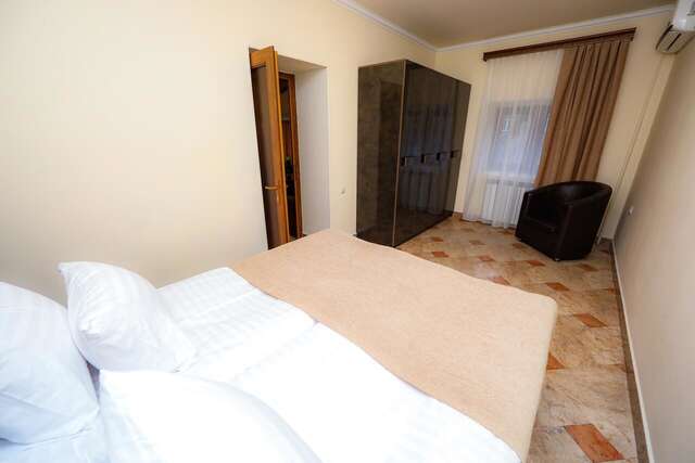Отель Skyline Hotel Yerevan Ереван-33