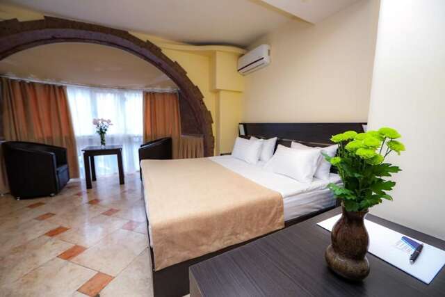 Отель Skyline Hotel Yerevan Ереван-53